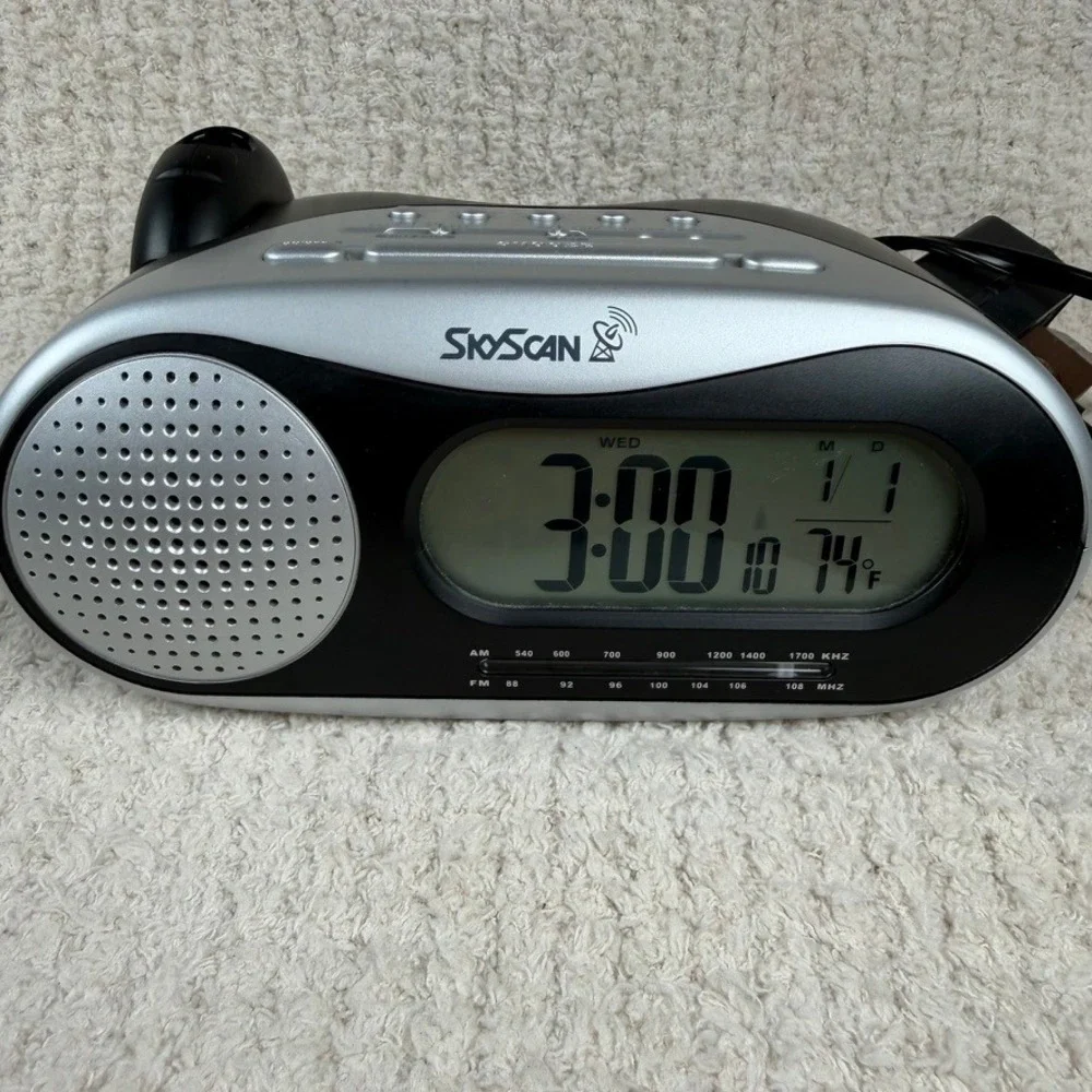 SkyScan 34202 Atomic Projection Alarm Clock AM FM Radio Indoor Temp Black Silver